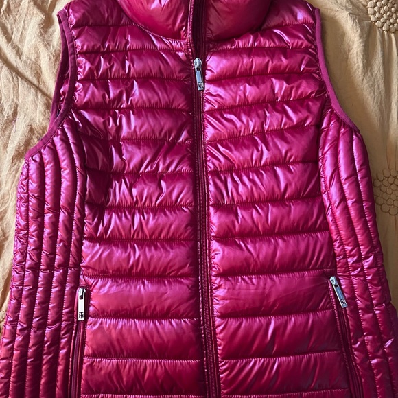 Tommy Hilfiger ladies vest Beautiful vibrant red